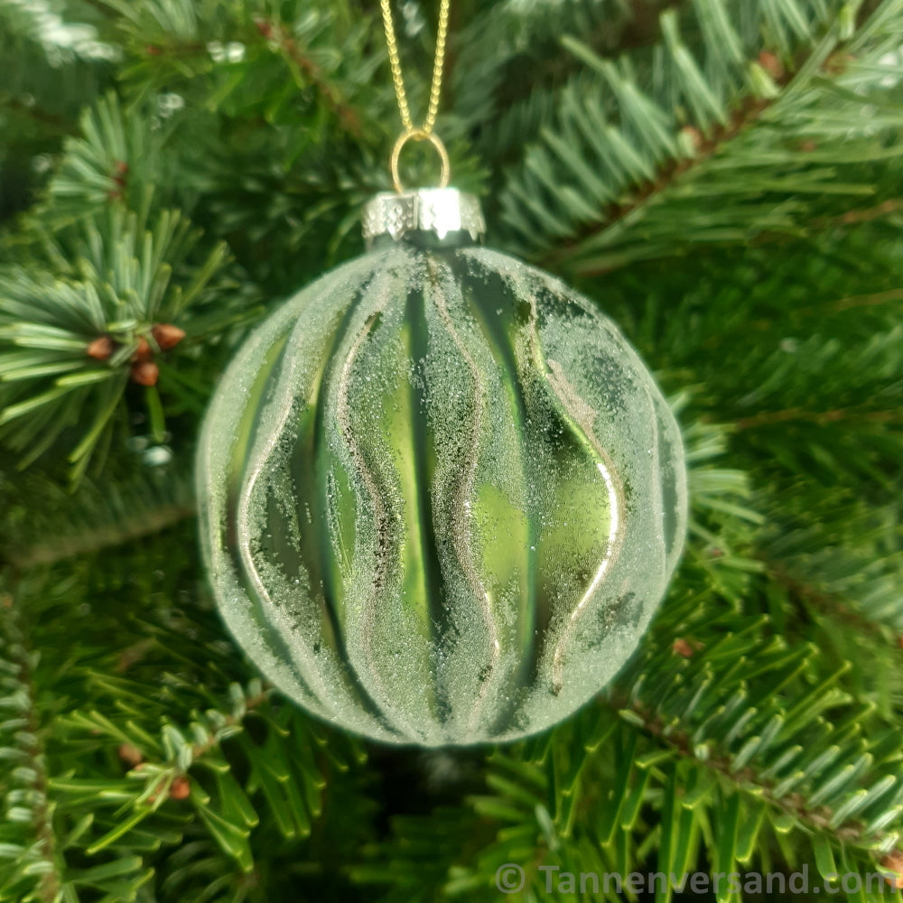 get-your-teams-official-weihnachtskugel-aus-glas-grun-gold-8-cm-online-now_5.jpg